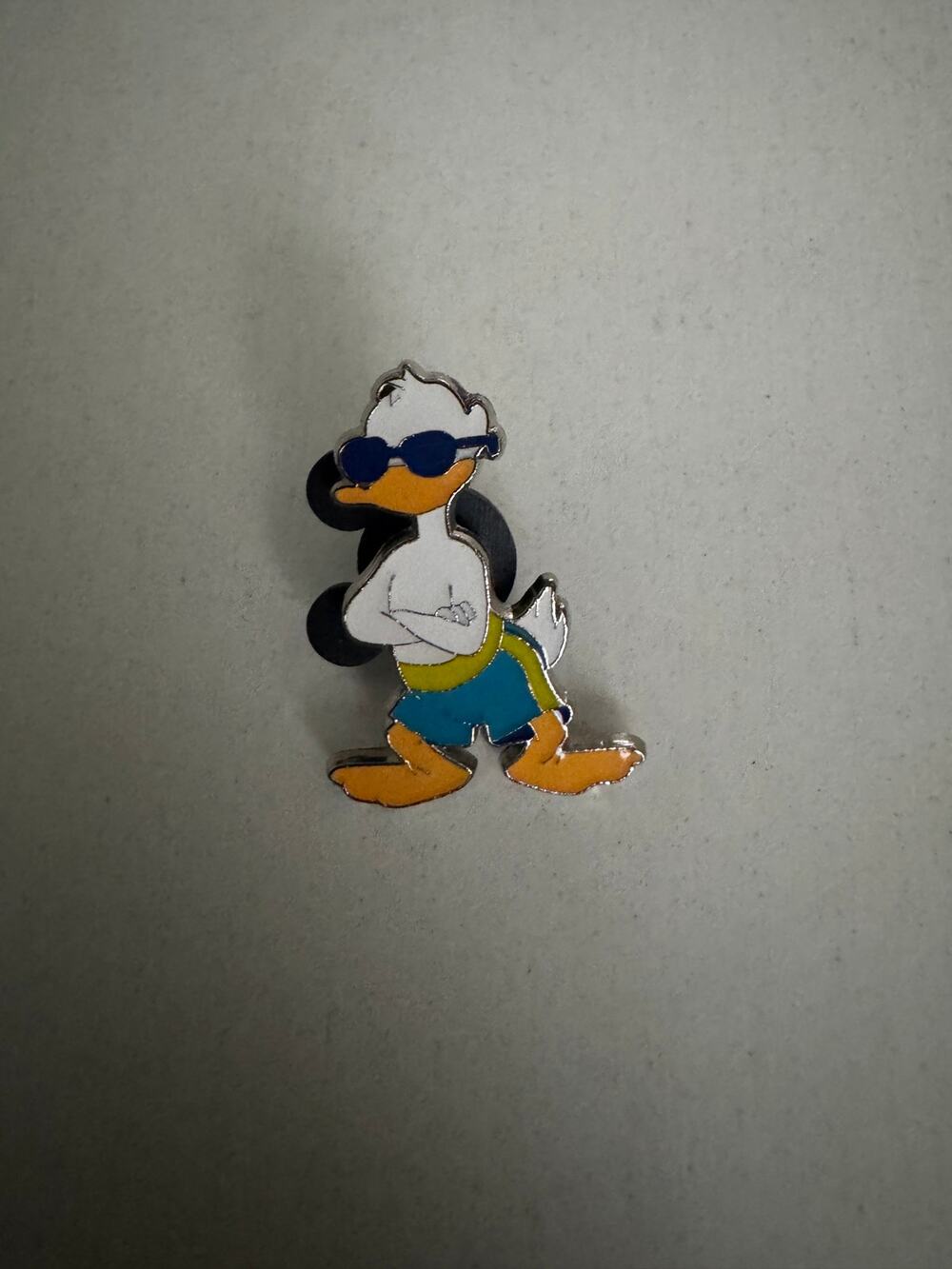 2012 Disney Parks Donald Duck Cool Characters Sunglasses Trading Pin #89353